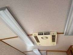 (TITLE) Auction Clerking Trailer, 2000 Model, Star Fire, Clerking Window/ Counter On Both Sides, Air Conditioner Needs Work, Lights Work,Bathroom And Propane Furnace, Storage Cabinets, Clean Low Mile Trailer. Good Tires, No Water Leak Marks On Ceiling, Electric Jack, 2 5/16 “ Ball Hitch