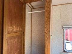 (TITLE) Auction Clerking Trailer, 2000 Model, Star Fire, Clerking Window/ Counter On Both Sides, Air Conditioner Needs Work, Lights Work,Bathroom And Propane Furnace, Storage Cabinets, Clean Low Mile Trailer. Good Tires, No Water Leak Marks On Ceiling, Electric Jack, 2 5/16 “ Ball Hitch