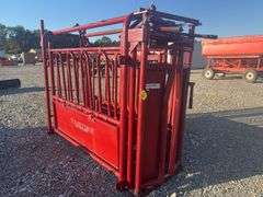 Tarter Cattle Squeeze Chute, Steel Floor, Upper Access Slam Shut Bars, Automatic Head Catch, Rear Drop Gate,