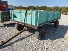 John Deere Wood Wagon, Hydraulic Dump w/ Cylinder, 24” Side Boards, 14’ long x 7’ wide, Front Side Board Has Broken Boards, Back Side Board is warped, Worn Tires That Hold Air.