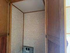 (TITLE) Auction Clerking Trailer, 2000 Model, Star Fire, Clerking Window/ Counter On Both Sides, Air Conditioner Needs Work, Lights Work,Bathroom And Propane Furnace, Storage Cabinets, Clean Low Mile Trailer. Good Tires, No Water Leak Marks On Ceiling, Electric Jack, 2 5/16 “ Ball Hitch