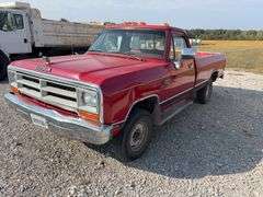 (TITLE) 1988 Dodge 2 Door 4wd Pick Up, 318 V 8 Gas Engine, Title in Hand, 58004 miles, Back Fender Wells Rusted Out, Dents and Dings on Both Sides of Truck, Tailgate Dented and Does Not Open, Passenger Side missing some Trim Pieces, Automatic, AM/FM Radio, AC/Heat, AC not Very Cold, Vinyl Floors, 8 cylinder Gas Engine, New Battery , Newer Tires, Starts and Runs, Driven to Auction Site, Lights Work, Formerly Owned By Dan Balla from Donnellson, He Farmed And Would Drive Around The Community Real Slow Visiting Neighbors. Mileage Is Original.