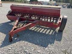 International 510 Drill, 18 Flute  X  7” spacing, Marking Tires in Good Condition, Hydraulic Lift Cylinder, Inside of Box is Clean,