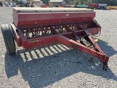 International 510 Drill, 18 Flute  X  7” spacing, Marking Tires in Good Condition, Hydraulic Lift Cylinder, Inside of Box is Clean,