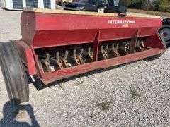 International 510 Drill, 18 Flute  X  7” spacing, Marking Tires in Good Condition, Hydraulic Lift Cylinder, Inside of Box is Clean,