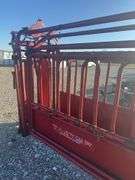 Tarter Cattle Squeeze Chute, Steel Floor, Upper Access Slam Shut Bars, Automatic Head Catch, Rear Drop Gate,