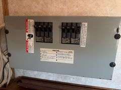 (TITLE) Auction Clerking Trailer, 2000 Model, Star Fire, Clerking Window/ Counter On Both Sides, Air Conditioner Needs Work, Lights Work,Bathroom And Propane Furnace, Storage Cabinets, Clean Low Mile Trailer. Good Tires, No Water Leak Marks On Ceiling, Electric Jack, 2 5/16 “ Ball Hitch