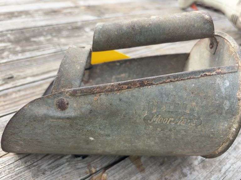 MoorMans Hand Scoop,