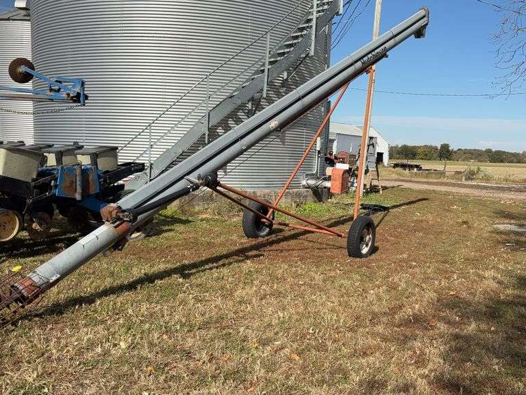Hutchinson 32’ Long x 8” Dia.  Grain Auger, 540 PTO, Tires Hold Air,