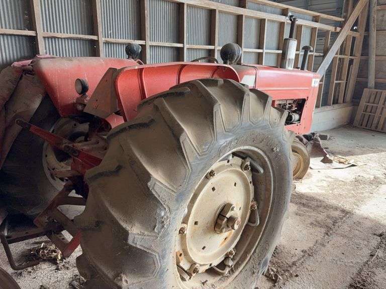 Allis Chambers D 19 Tractor, Gas Engine is Free, Parts or Project, Front Tires are Dry Rotted, Back Tires hold Air, 540 PTO, Dual Remotes,