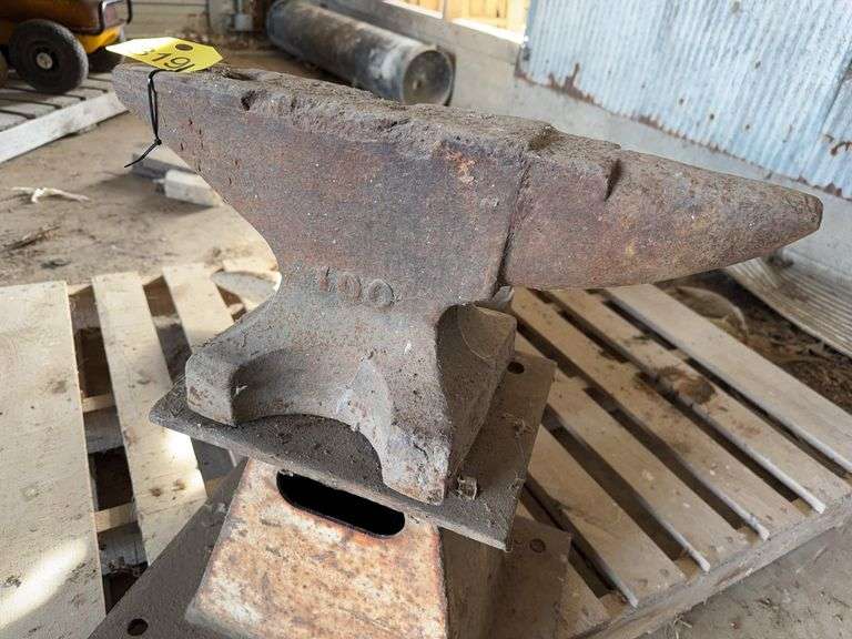 100# Anvil On Stand