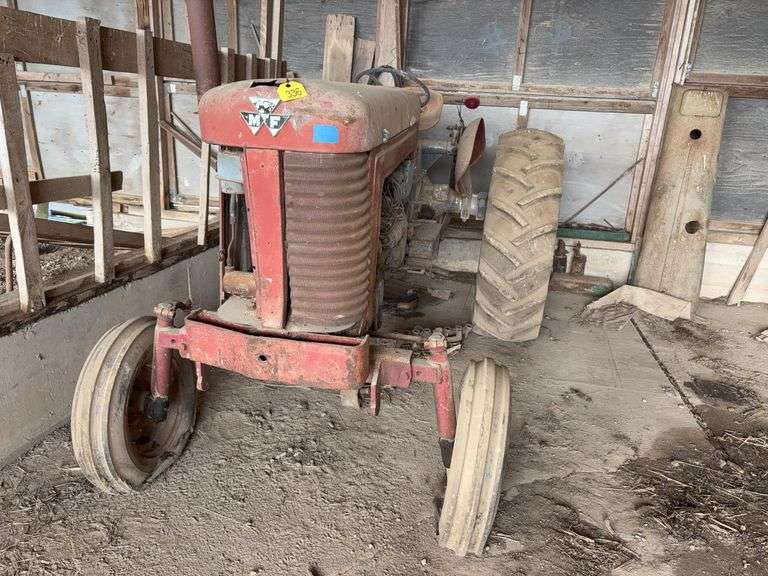 Massey Ferguson 85, Serial # RGM802322, Parts or Project, Front Tires Dry Rotted, Back Tires Hold Air, Wide Front, 540 PTO, 3 pt Hitch, 1 set remotes,