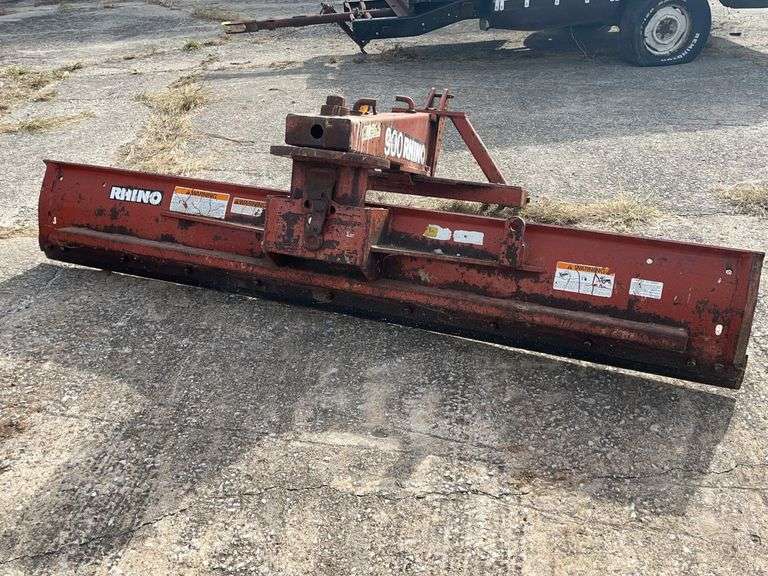 Rhino 900 3 Point Blade, 2 Adjustable Pivot Points to Adjust Same Angle, 9’ Wide, Good Edge, Heavy Blade, Category 1 & 2 Hook Ups, Nice Blade, Reversible