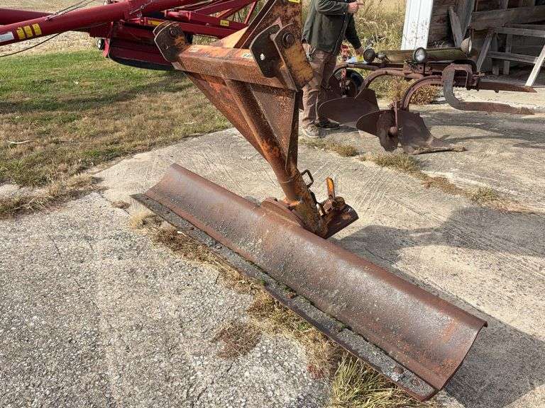 Big Ox 8’ S-69 3 pt Blade, Blade Rotates and Tilts, Good Cutting Edge, Heavy Duty,