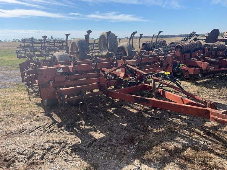 Kewanee Field Cultivator, 18’ Wide, Hydraulic Folding, Rolling Baskets in Back, Shovels Are Worn and Some Missing, 11L-15 SL Tires Fair Some Have Cracks, Hydraulic Lines Need Attention