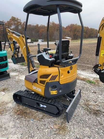 Unused AGT QK20R Mini Excavator, 23hp,16.8kw, Gas Engine with EPA, 17” Bucket With 3 Replaceable Teeth, 43” Blade,, 7” rubber tracks,