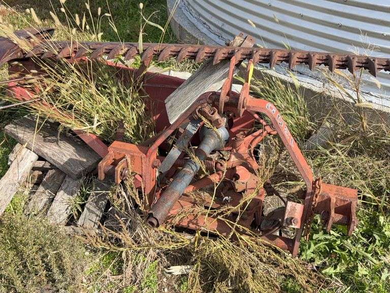 IH 1300 3 Pt Sickle Mower, 9’ Bar, 540 PTO, Sections Are Worn