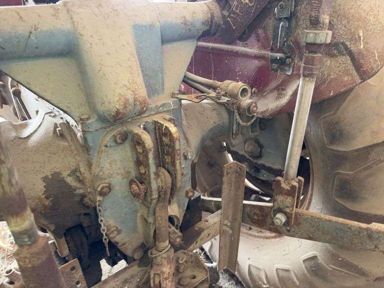 Massey Ferguson 85, Serial # RGM802322, Parts or Project, Front Tires Dry Rotted, Back Tires Hold Air, Wide Front, 540 PTO, 3 pt Hitch, 1 set remotes,