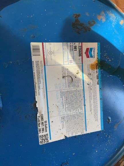 50 Gallon of Chevron 1000 Hydraulic Fluid in Barrel, Manual Pump