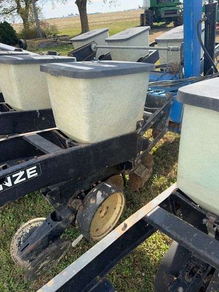 Kinze Econo-Fold 12/30 Planter, Corn/Bean Meters, Marker Cylinders New (2 Yrs), Lift Cylinders Repacked, Shedded And Good General Appearance Sells W/ Dickey John Monitor