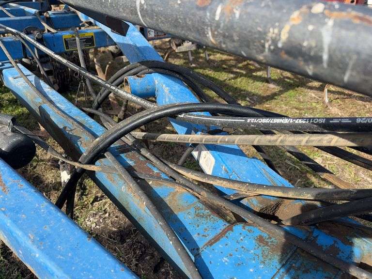 DMI Tiger-Mate Field Cultivator, S/N 621165 , 22’ W/ 2 1/2’ Wings, 27’ Complete Width, 3 Tine Harrow, Rear Tongue And Hydraulic Couplers, Walking Tandems On Main Frame.