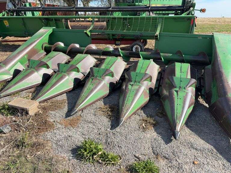 John Deere 643 Row Corn Head, Oil Bath, Ear Savers, Rebuilt 3 years ago-Chains, Sprockets, Deck Plates, Chain Tighteners, Field Ready