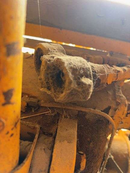 Minneapolis Moline B 1 Tractor, Square Seat, Fenders, Good Sheet Metal, Engine Is Locked, Parts Or Project