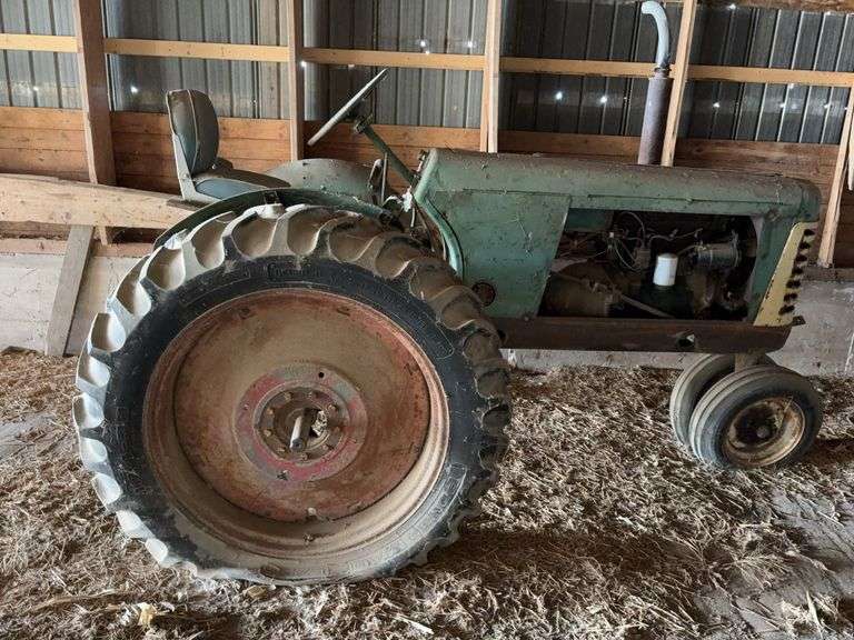 Oliver 66 Tractor,  Parts or Project, Tires are Dry Rotted, 3 pt Hitch, 540 PTO,  Narrow Front