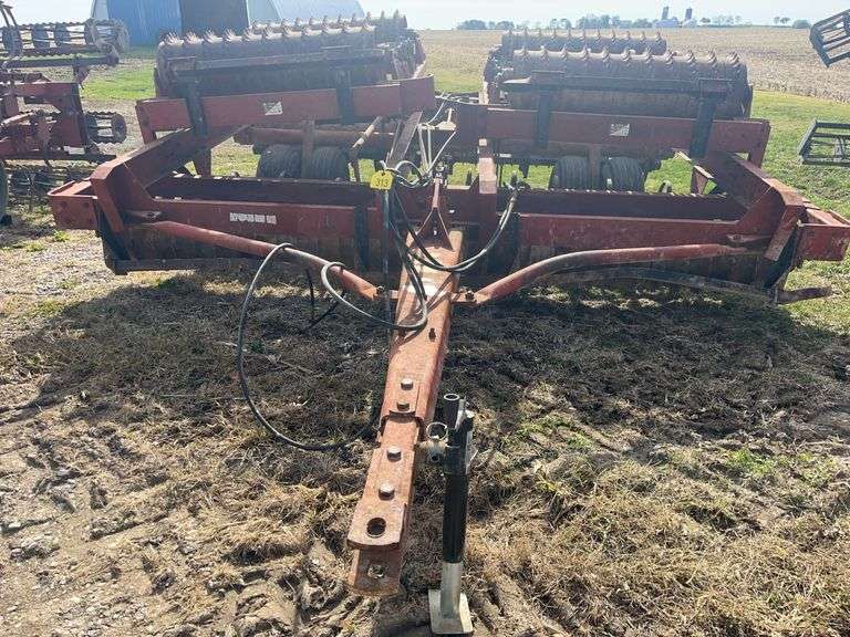 Kewanee Cultimulcher Roller Packer, Roller Bearings Need Some Attention Need Some Spacers, All Rollers Do Work, Missing Shovels, Goodyear 9.5L-15SL Tires Have Cracks