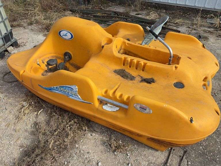 Water Bee Paddle Boat, 8’ Long X 5’ Wide, 1 seat Missing, Does Float,