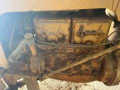 Minneapolis Moline Model R Tractor, Engine Free, Rear Tires Hold Air But Are Cracked, Front Tires Are Flat, No Battery, Parts or Project, Key Included