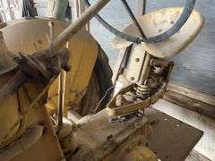 Minneapolis Moline Model R Tractor, Engine Free, Rear Tires Hold Air But Are Cracked, Front Tires Are Flat, No Battery, Parts or Project, Key Included