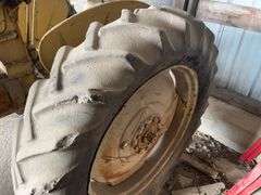 Minneapolis Moline Model R Tractor, Engine Free, Rear Tires Hold Air But Are Cracked, Front Tires Are Flat, No Battery, Parts or Project, Key Included