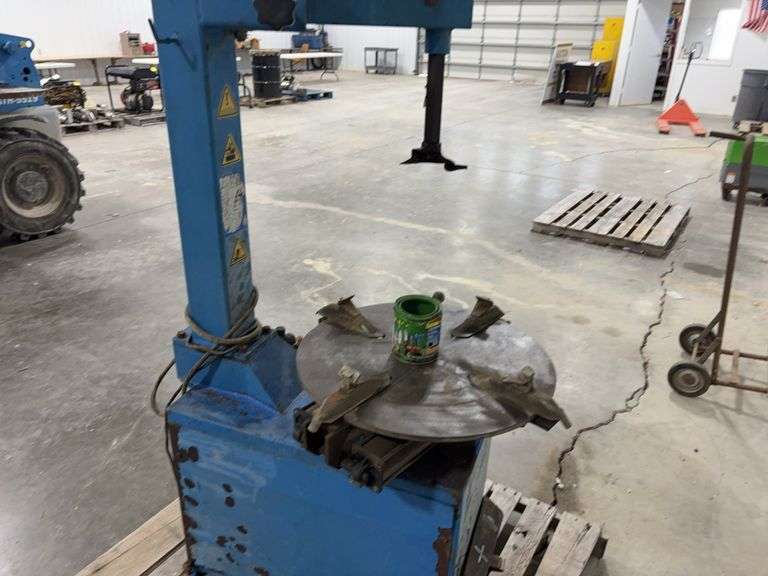 Atlas Tire Changer,Air lines need replaced, Otherwise Works Good
