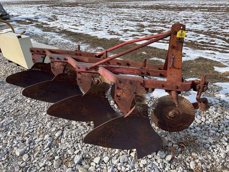 Massey Ferguson 4 Bottom Mounted Plow, 14” Shares,