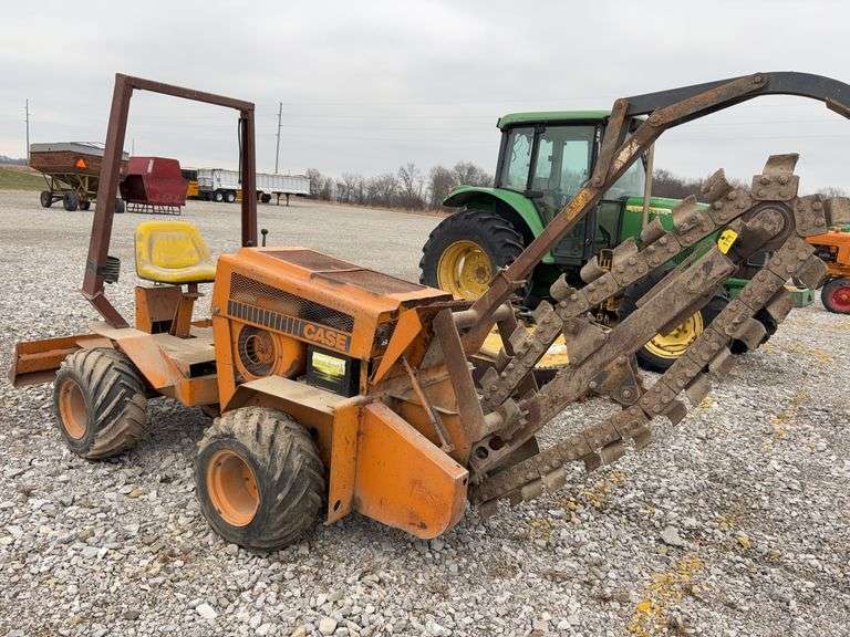 Case 25+4XP Articulating Rubber Tire Trencher, 1995 model, 5’ digging Depth, 6” chain, Serial # 6231072, Wisconsin Air Cooled 4 cylinder Gas Motor, 4WD, ROPS, Hours  1,411, Needs Battery, Hydrostatic Transmission, Backfill Blade,  Trench Crumber,