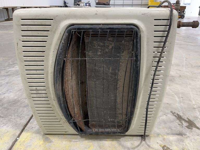 Wall Mounted Propane Heater, Model CBP30T, Input Max 30,000BTU, Input Min 15,000BTU, 110V