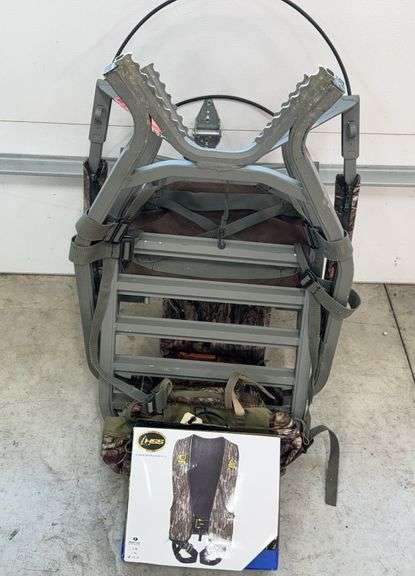 Summit Goliath Climbing Tree Stand