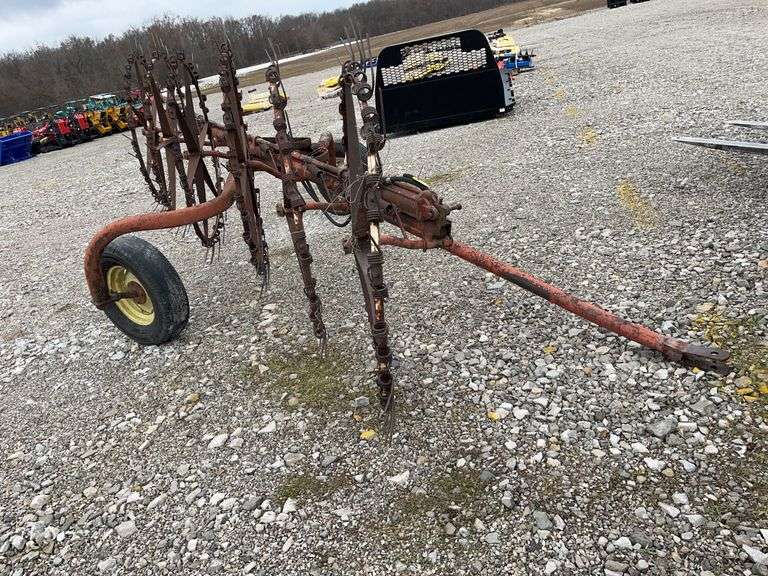 Pull Type 6 Wheel Hay Rake, Tires Hold Air, Adjustable Angle, Needs Work