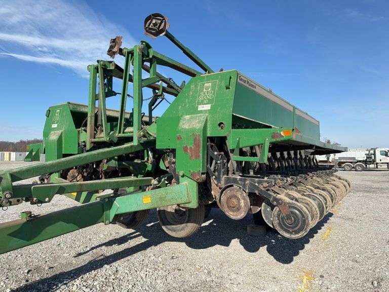 Great Plains Solid Stand 30 No-Til Grain Drill, 30’ Working Width, 7 1/2” Spacing, 13” Disc Openers, 17” No-Til Coulters, No Jack, Very Good 9T 22.5 Tires,