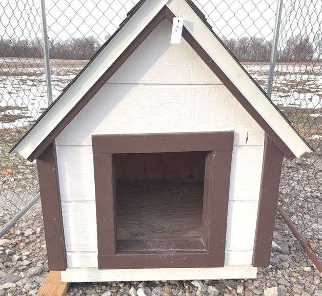 5’x10’ Lucky Dog chain linked box kennel with roof frame/no cover; 6’ tall & 39” L x 33” W x 40” H insulated dog house