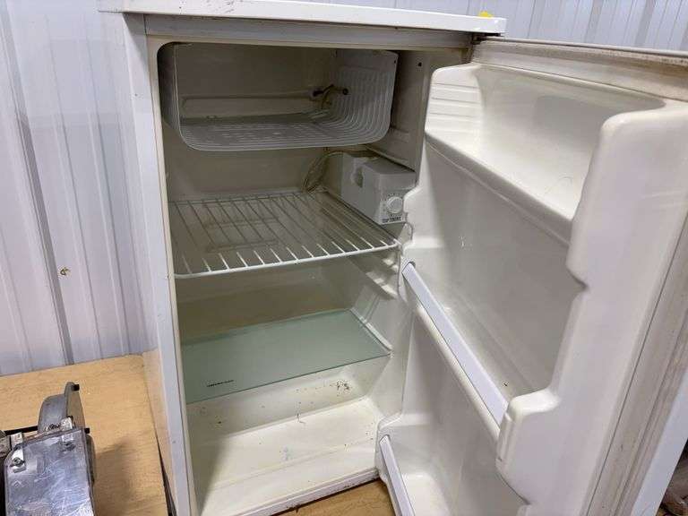 Sunbeam Refrigerator, Model GR151WS, 33 1/2” Tall X 19” wide X 21” Deep, Works as it should,