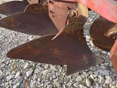 Massey Ferguson 4 Bottom Mounted Plow, 14” Shares,