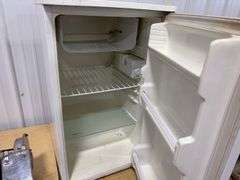 Sunbeam Refrigerator, Model GR151WS, 33 1/2” Tall X 19” wide X 21” Deep, Works as it should,
