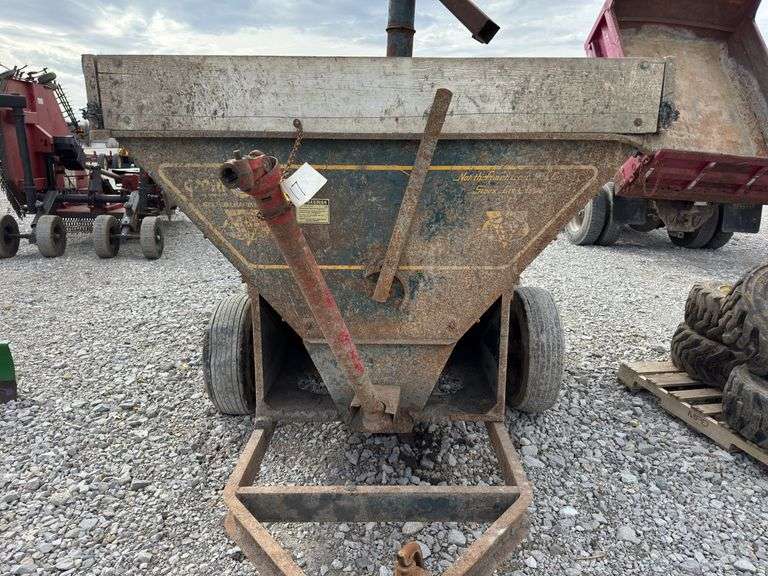 Grain-O-Vator 80 Bushel Feed/Seed Cart, 540 PTO Drive, Manual Spout Adjustment, One Tire Needs Patched.
