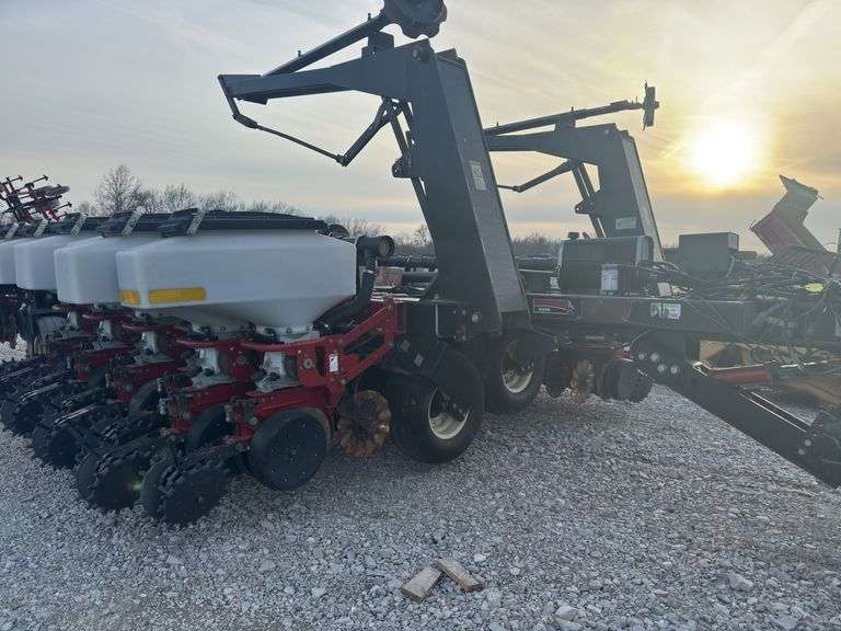 White 8531 16/31 Row Planter, 3 Bushel Seed Boxes, Agco Monitor (Works) Markers,No-Til Coulters (16”) Farmer Consignment, DownSizing Acreage.