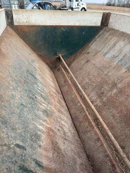 Grain-O-Vator 80 Bushel Feed/Seed Cart, 540 PTO Drive, Manual Spout Adjustment, One Tire Needs Patched.