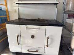 Vintage Majestic Mfg Cook Stove Burns Coal Or Wood , Side Resourvoir For Heating Water.