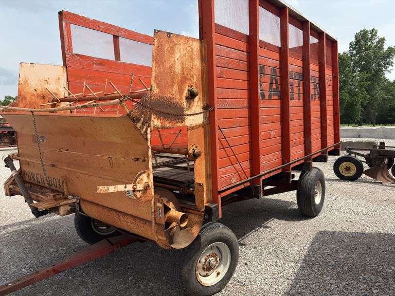 Kasten Silage Wagon, 14’ long x 7’ wide x 80” tall, 540 pto, auger unloading, auger dia is 16”, tires hold air, tread is in fair condition, open top,