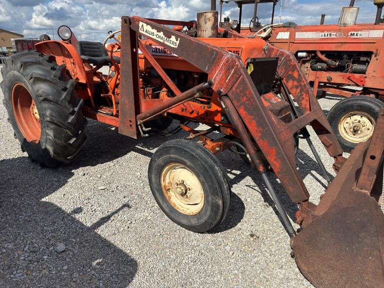 1960 Allis Chalmers D15, Series 2, 4 Cylinder Gas Engine, Newer 16.9-26 Rear Tires, Good Front Tires, Snap Coupler, 415 Allis Chalmers Front Loader, Easy Starting, Front Mounted Hydraulic Pump, Good Seat, Rear Mounted Cargo Box, Selling For Jules McQuade Estate